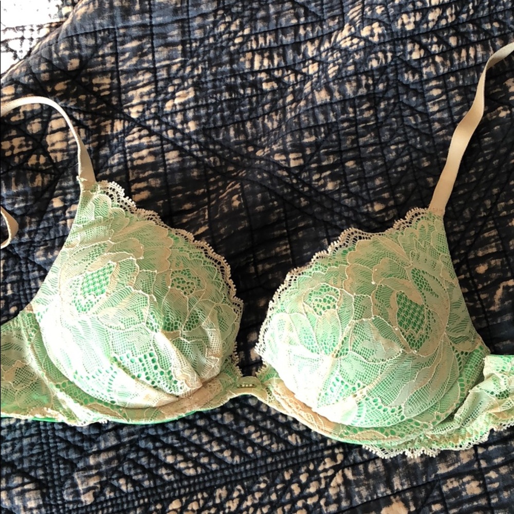 VS Fabulous push up bra 32B green with cream lace